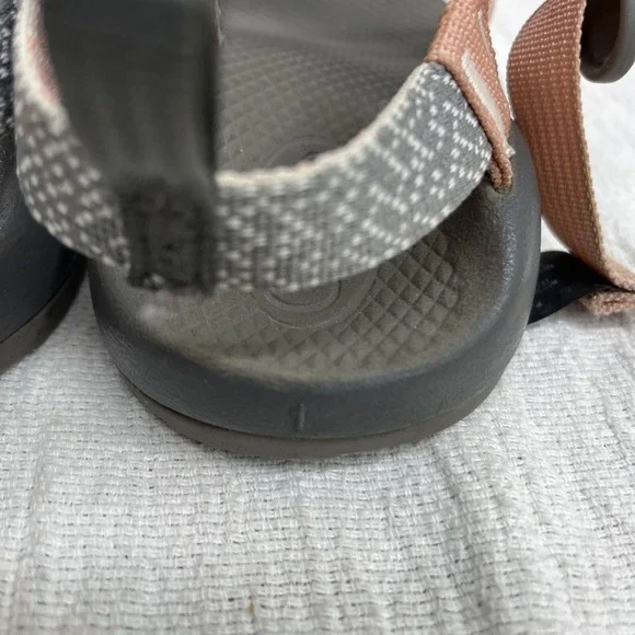 Chaco pink & gray strappy arch support kids 1 sandals Outdoor Beach Swim Hiking - Picture 4 of 10